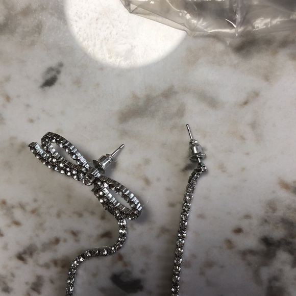 earring - Picture 2 of 4